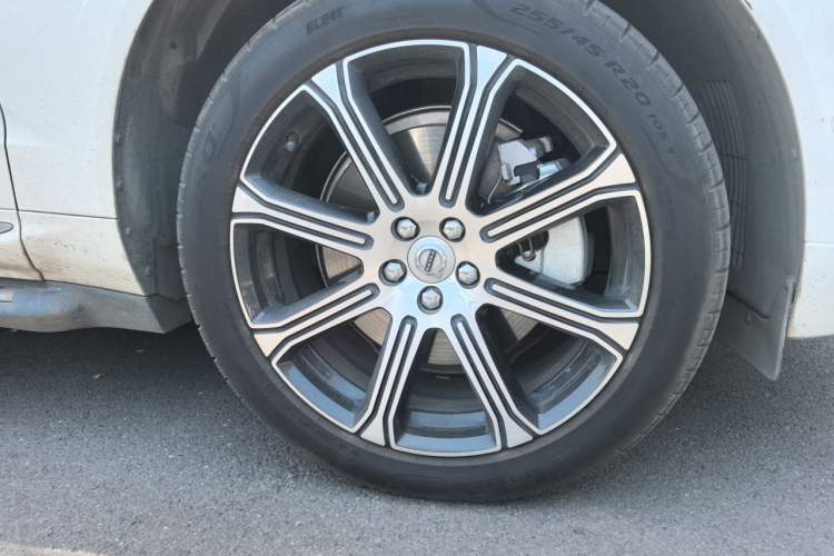 Used Volvo XC60 New Energy 2021 T8 e-Drive Hybrid Luxury Edition Right Front Wheel Hub