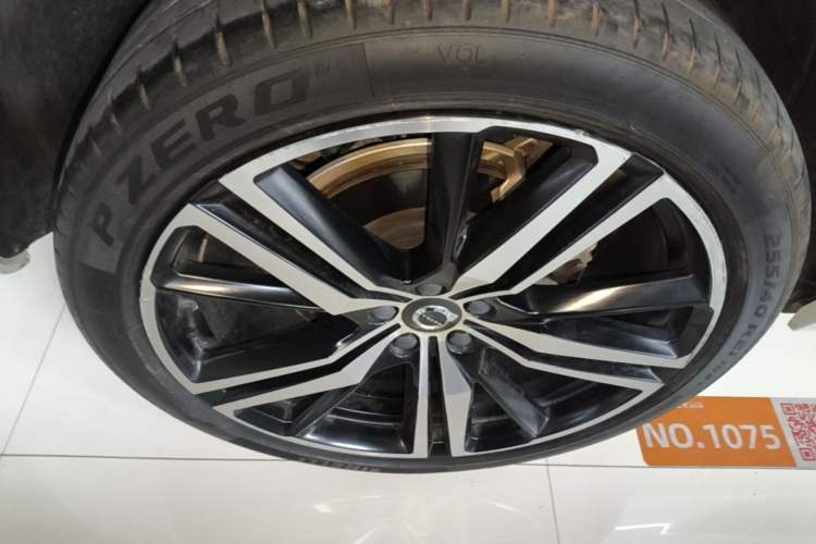 Used Volvo XC60 New Energy 2021 T8 E-Drive Hybrid Smart & Dynamic Edition Right Rear Wheel Hub