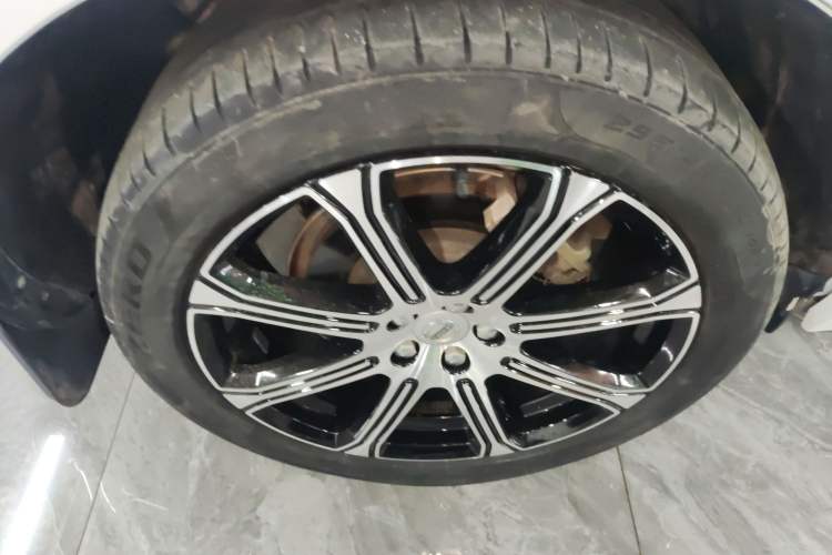 Used Volvo XC60 New Energy 2021 T8 e-Drive Hybrid Luxury Edition Right Rear Wheel Hub