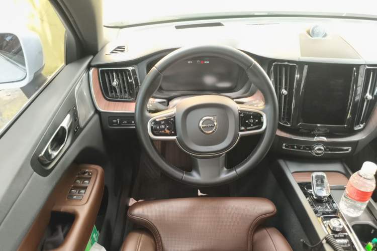 Used Volvo XC60 New Energy 2021 T8 e-Drive Hybrid Luxury Edition Steering Wheel