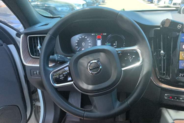 Used Volvo XC60 New Energy 2021 T8 e-Drive Hybrid Luxury Edition Steering Wheel