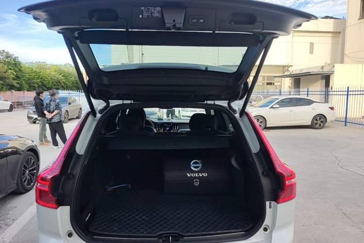 Used Volvo XC60 New Energy 2021 T8 E-Drive Hybrid Smart & Dynamic Edition Trunk