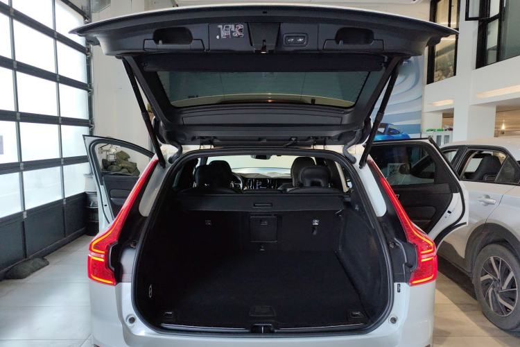 Used Volvo XC60 New Energy 2021 T8 E-Drive Hybrid Smart & Dynamic Edition Trunk