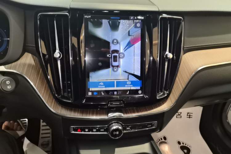 Used Volvo XC60 New Energy 2022 T8 Plug-in Hybrid All-Wheel Drive Smart Luxury Edition Audio And AC Panel