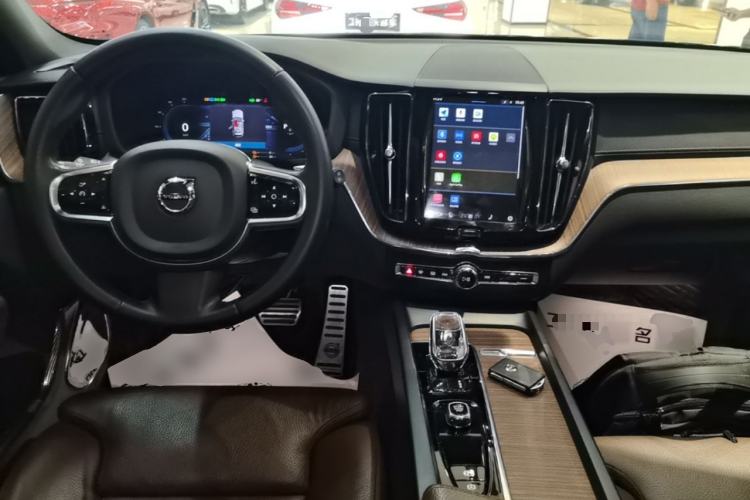 Used Volvo XC60 New Energy 2022 T8 Plug-in Hybrid All-Wheel Drive Smart Luxury Edition Center Console