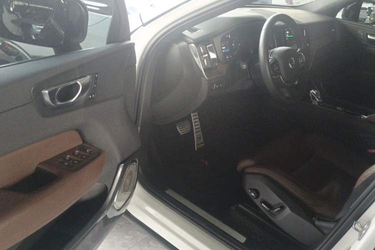 Used Volvo XC60 New Energy 2022 T8 Plug-in Hybrid All-Wheel Drive Smart Luxury Edition Driver Seat