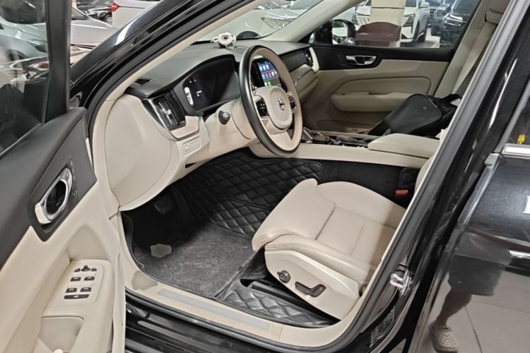 Used Volvo XC60 New Energy 2022 T8 Plug-in Hybrid Long-Range All-Wheel Drive Zhiyuan Luxury Edition Driver Seat
