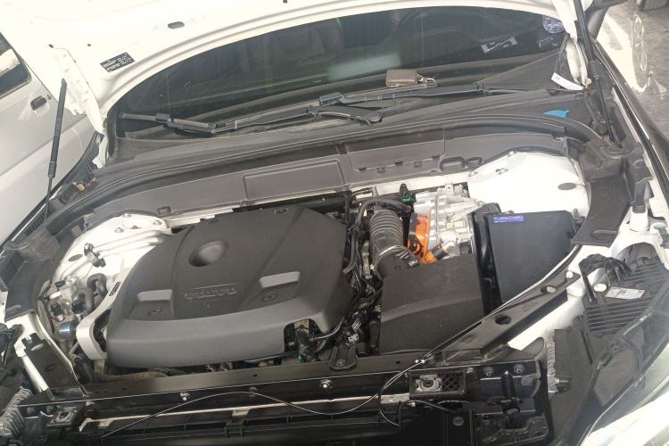 Used Volvo XC60 New Energy 2022 T8 Plug-in Hybrid All-Wheel Drive Smart Luxury Edition Engine Bay