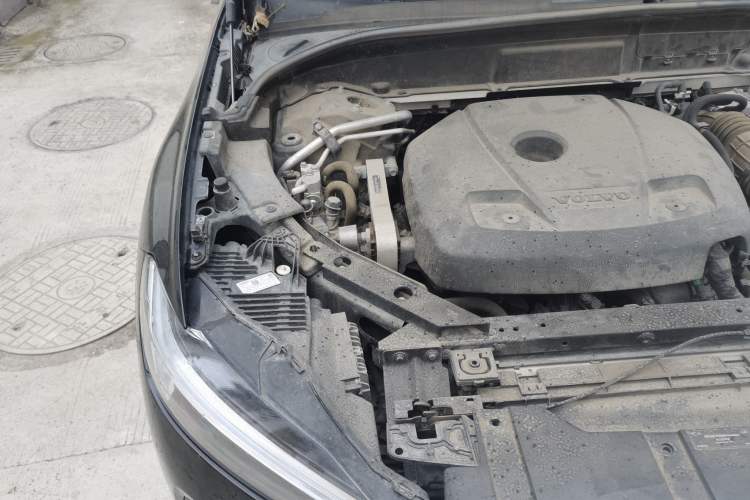 Used Volvo XC60 New Energy 2022 T8 Plug-in Hybrid All-Wheel Drive Smart Luxury Edition Engine Bay Right