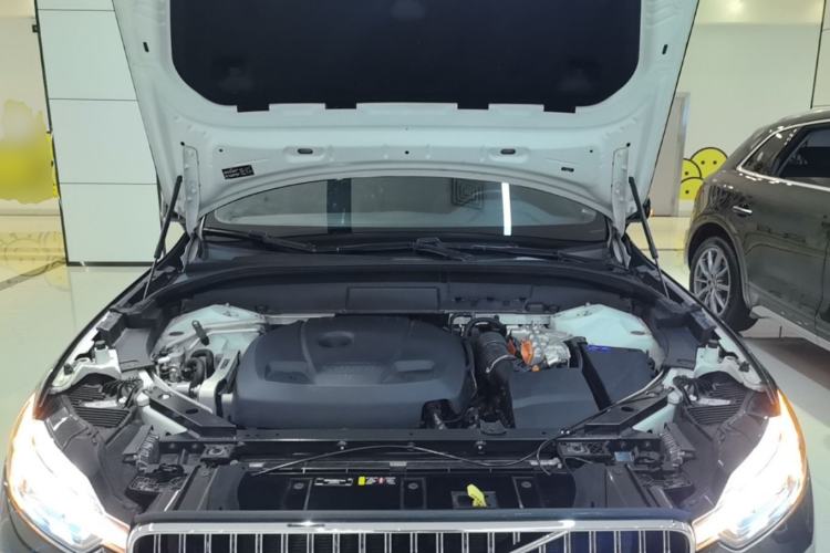 Used Volvo XC60 New Energy 2022 T8 Plug-in Hybrid All-Wheel Drive Smart Luxury Edition Engine Bay