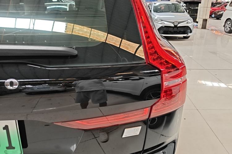Used Volvo XC60 New Energy 2022 T8 Plug-in Hybrid Long-Range All-Wheel Drive Zhiyuan Luxury Edition Exterior 3