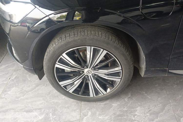 Used Volvo XC60 New Energy 2022 T8 Plug-in Hybrid All-Wheel Drive Smart Luxury Edition Exterior 4