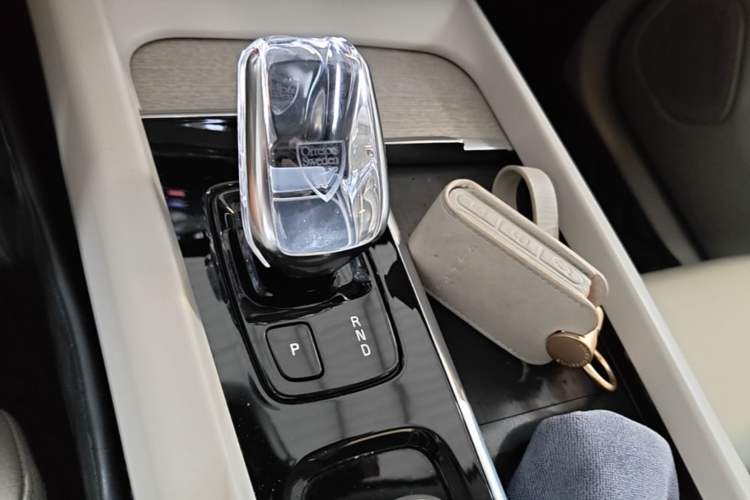 Used Volvo XC60 New Energy 2022 T8 Plug-in Hybrid Long-Range All-Wheel Drive Zhiyuan Luxury Edition Gear Lever