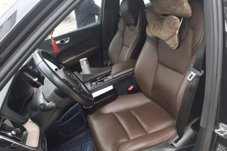 Used Volvo XC60 New Energy 2022 T8 Plug-in Hybrid All-Wheel Drive Smart Luxury Edition Left Front Seat