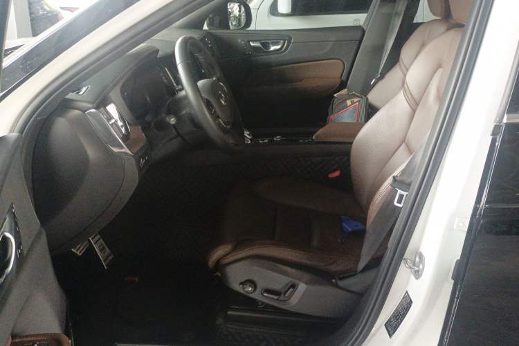 Used Volvo XC60 New Energy 2022 T8 Plug-in Hybrid All-Wheel Drive Smart Luxury Edition Left Front Seat