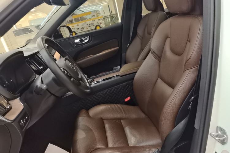 Used Volvo XC60 New Energy 2022 T8 Plug-in Hybrid All-Wheel Drive Smart Luxury Edition Left Front Seat