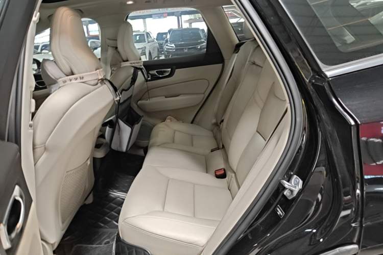 Used Volvo XC60 New Energy 2022 T8 Plug-in Hybrid Long-Range All-Wheel Drive Zhiyuan Luxury Edition Left Rear Seat