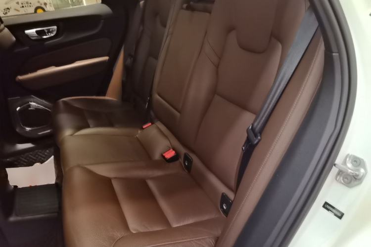 Used Volvo XC60 New Energy 2022 T8 Plug-in Hybrid All-Wheel Drive Smart Luxury Edition Left Rear Seat