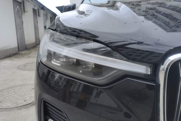 Used Volvo XC60 New Energy 2022 T8 Plug-in Hybrid All-Wheel Drive Smart Luxury Edition Right Front Headlight
