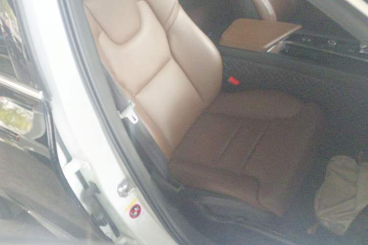 Used Volvo XC60 New Energy 2022 T8 Plug-in Hybrid All-Wheel Drive Smart Luxury Edition Right Front Seat
