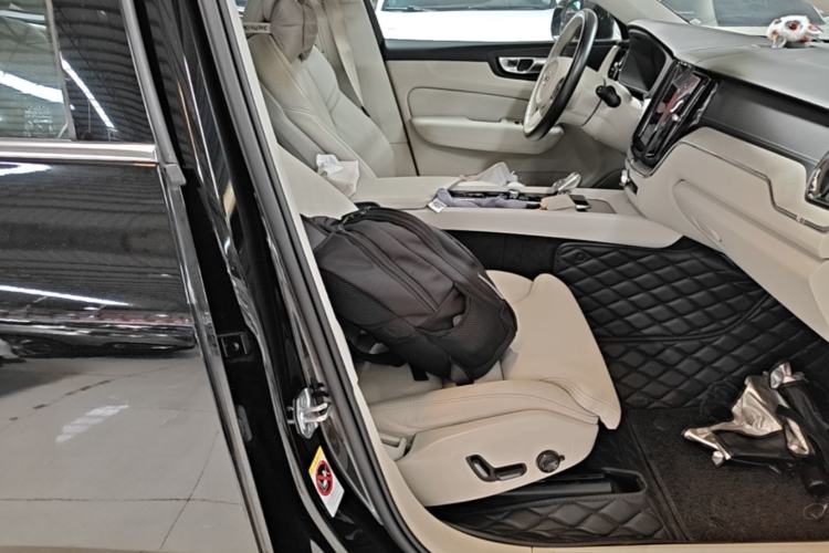 Used Volvo XC60 New Energy 2022 T8 Plug-in Hybrid Long-Range All-Wheel Drive Zhiyuan Luxury Edition Right Front Seat