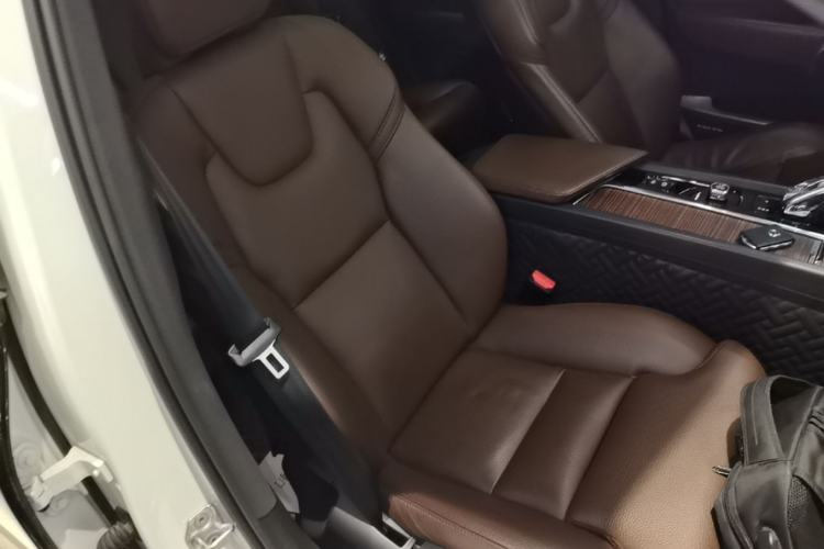 Used Volvo XC60 New Energy 2022 T8 Plug-in Hybrid All-Wheel Drive Smart Luxury Edition Right Front Seat