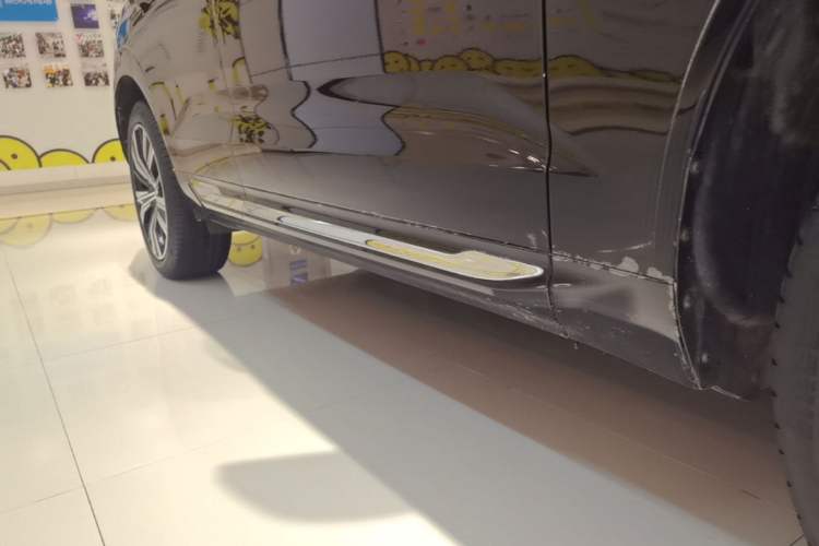 Used Volvo XC60 New Energy 2022 T8 Plug-in Hybrid All-Wheel Drive Smart Luxury Edition Right Side Sill
