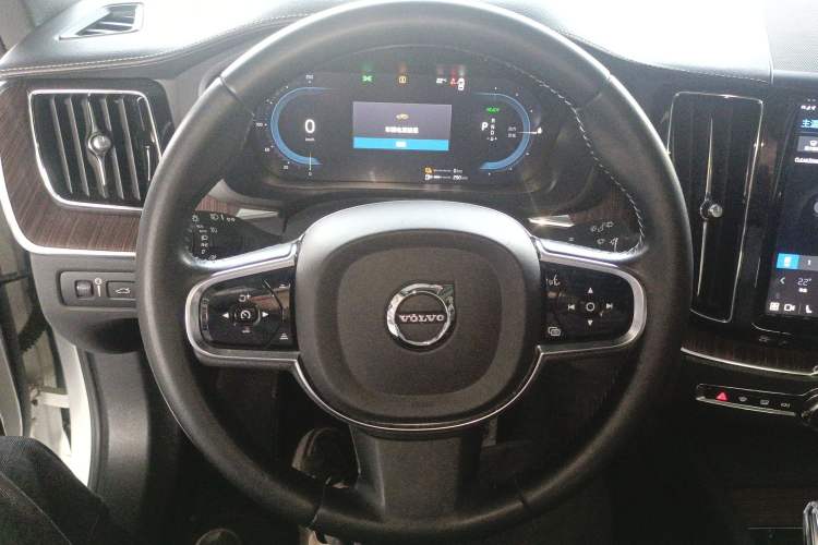 Used Volvo XC60 New Energy 2022 T8 Plug-in Hybrid All-Wheel Drive Smart Luxury Edition Steering Wheel