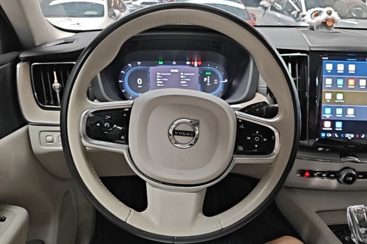 Used Volvo XC60 New Energy 2022 T8 Plug-in Hybrid Long-Range All-Wheel Drive Zhiyuan Luxury Edition Steering Wheel