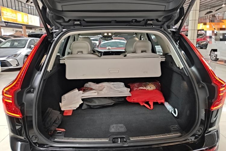Used Volvo XC60 New Energy 2022 T8 Plug-in Hybrid Long-Range All-Wheel Drive Zhiyuan Luxury Edition Trunk