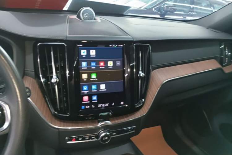 Used Volvo XC60 New Energy 2022 T8 Plug-in Hybrid All-Wheel Drive Smart Luxury Edition Audio And AC Panel