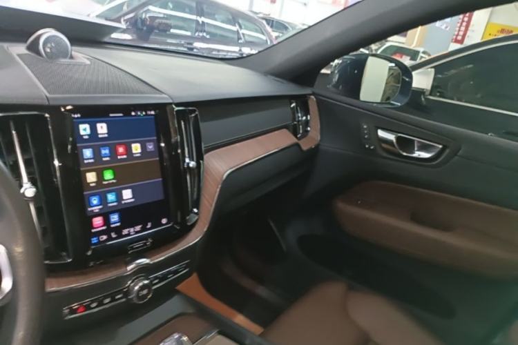 Used Volvo XC60 New Energy 2022 T8 Plug-in Hybrid All-Wheel Drive Smart Luxury Edition Center Console