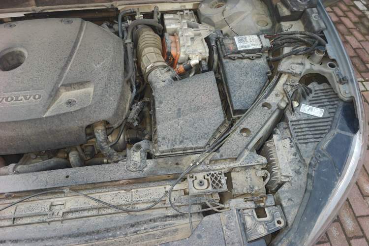 Used Volvo XC60 New Energy 2022 T8 Plug-in Hybrid All-Wheel Drive Zhiyuan Sport Edition Engine Bay Left