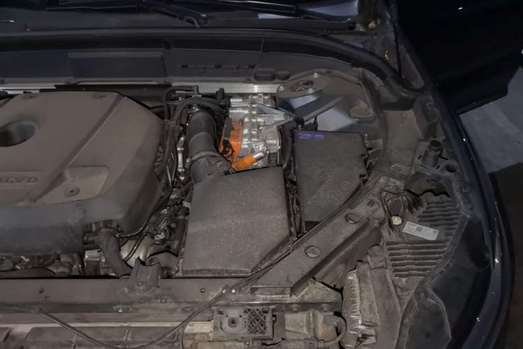 Used Volvo XC60 New Energy 2022 T8 Plug-in Hybrid Long-Range All-Wheel Drive Zhiyuan Luxury Edition Engine Bay Left