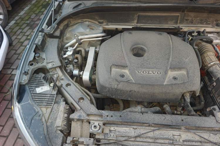 Used Volvo XC60 New Energy 2022 T8 Plug-in Hybrid All-Wheel Drive Zhiyuan Sport Edition Engine Bay Right