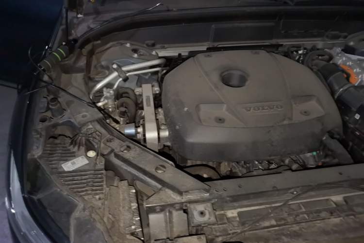 Used Volvo XC60 New Energy 2022 T8 Plug-in Hybrid Long-Range All-Wheel Drive Zhiyuan Luxury Edition Engine Bay Right