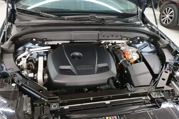 Used Volvo XC60 New Energy 2022 T8 Plug-in Hybrid All-Wheel Drive Smart Luxury Edition Engine Bay