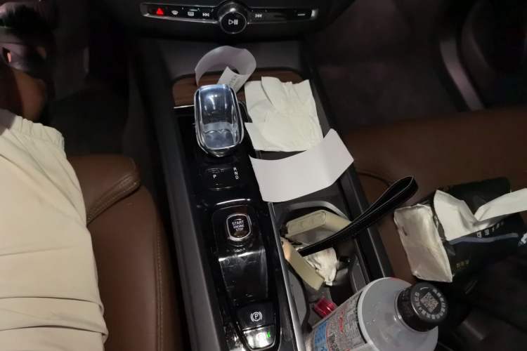 Used Volvo XC60 New Energy 2022 T8 Plug-in Hybrid Long-Range All-Wheel Drive Zhiyuan Luxury Edition Gear Lever