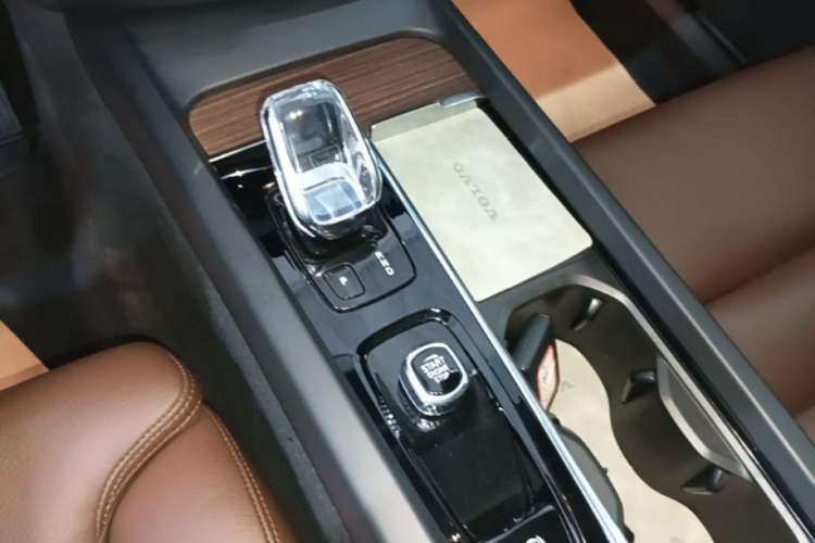 Used Volvo XC60 New Energy 2022 T8 Plug-in Hybrid All-Wheel Drive Smart Luxury Edition Gear Lever