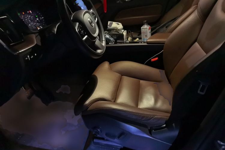 Used Volvo XC60 New Energy 2022 T8 Plug-in Hybrid Long-Range All-Wheel Drive Zhiyuan Luxury Edition Left Front Seat