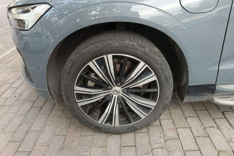 Used Volvo XC60 New Energy 2022 T8 Plug-in Hybrid All-Wheel Drive Smart Luxury Edition Left Front Wheel Hub