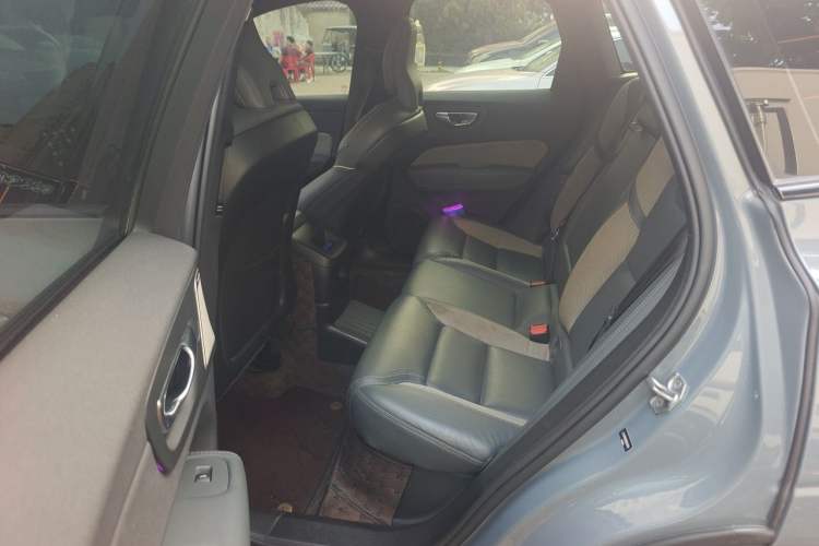 Used Volvo XC60 New Energy 2022 T8 Plug-in Hybrid All-Wheel Drive Zhiyuan Sport Edition Left Rear Seat