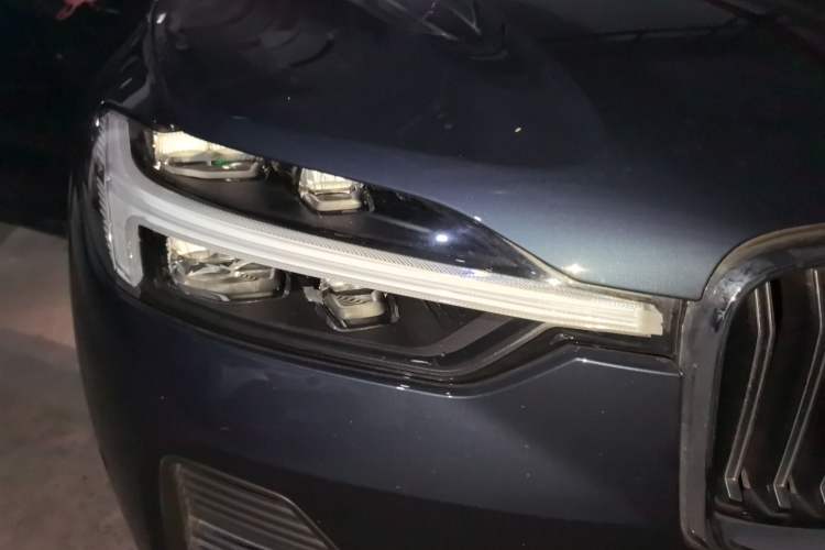 Used Volvo XC60 New Energy 2022 T8 Plug-in Hybrid Long-Range All-Wheel Drive Zhiyuan Luxury Edition Right Front Headlight