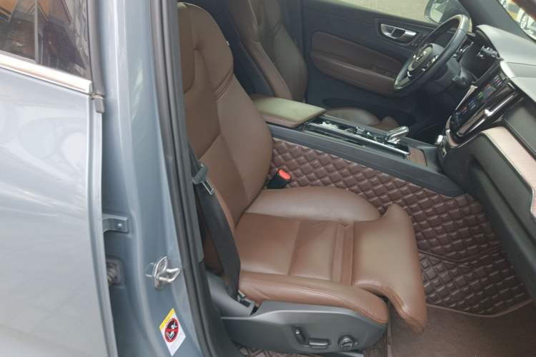 Used Volvo XC60 New Energy 2022 T8 Plug-in Hybrid All-Wheel Drive Smart Luxury Edition Right Front Seat