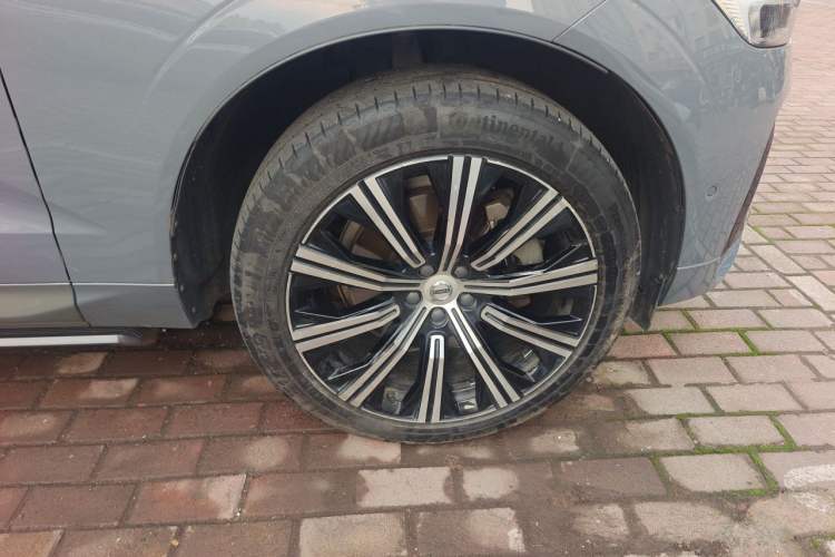 Used Volvo XC60 New Energy 2022 T8 Plug-in Hybrid All-Wheel Drive Zhiyuan Sport Edition Right Front Wheel Hub