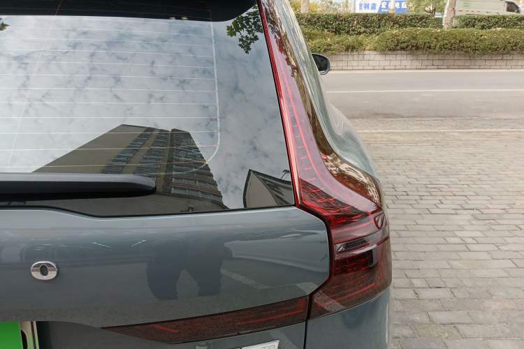 Used Volvo XC60 New Energy 2022 T8 Plug-in Hybrid All-Wheel Drive Smart Luxury Edition Right Rear Taillight