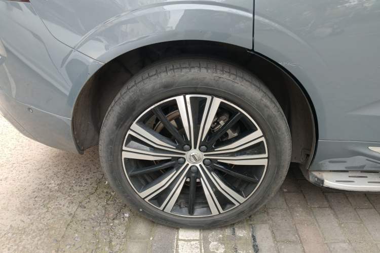 Used Volvo XC60 New Energy 2022 T8 Plug-in Hybrid All-Wheel Drive Smart Luxury Edition Right Rear Wheel Hub