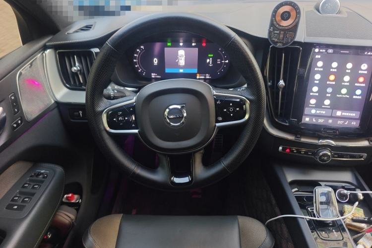 Used Volvo XC60 New Energy 2022 T8 Plug-in Hybrid All-Wheel Drive Zhiyuan Sport Edition Steering Wheel