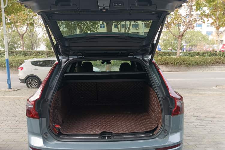 Used Volvo XC60 New Energy 2022 T8 Plug-in Hybrid All-Wheel Drive Smart Luxury Edition Trunk
