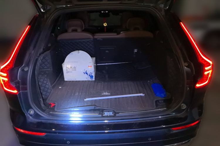 Used Volvo XC60 New Energy 2022 T8 Plug-in Hybrid Long-Range All-Wheel Drive Zhiyuan Luxury Edition Trunk